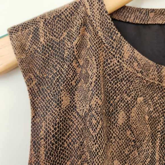 Edgy Snakeskin Print Mini Shift Dress Brown Sleeveless Soft Comfy Trendy Cute XS - Picture 6 of 16